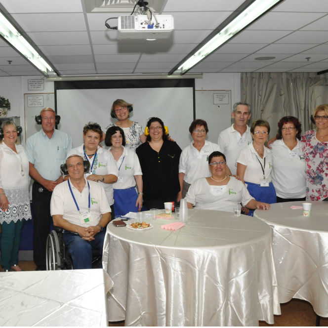 צוות מתנדבי נגישות ישראל עם מנהל המחוז וחברי ועד הנגישות בכללית 